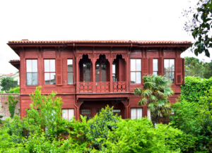 Yaprak Dökümü Evi Nerede